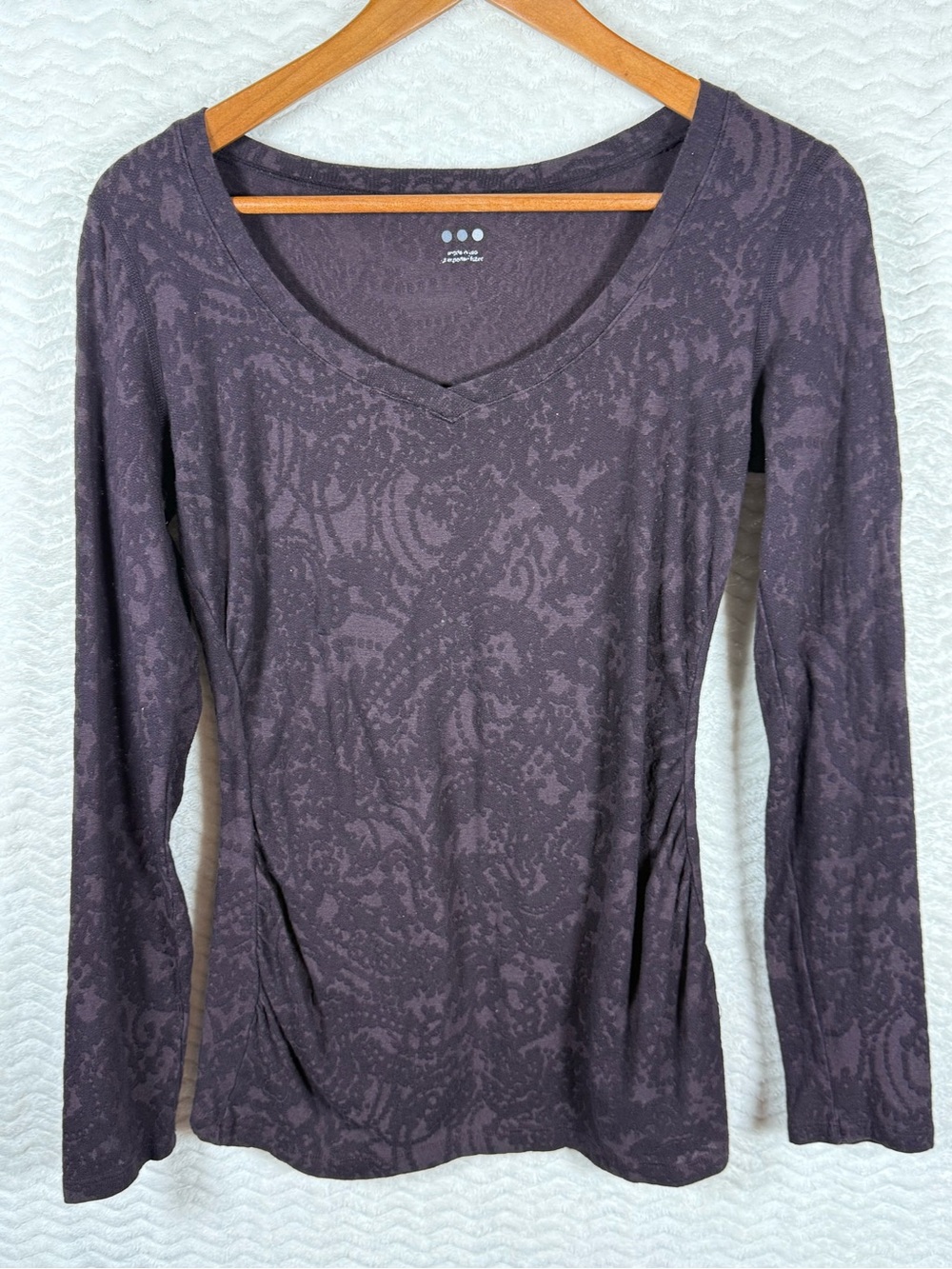 Three Dots Vintage Floral Paisley V-Neck Long-Sleeve Stretch Knit Top